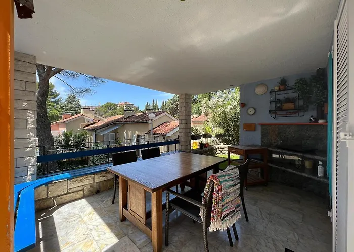 Apartment 25