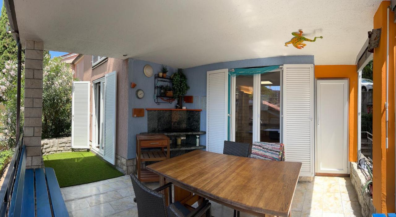 25 Apartment *