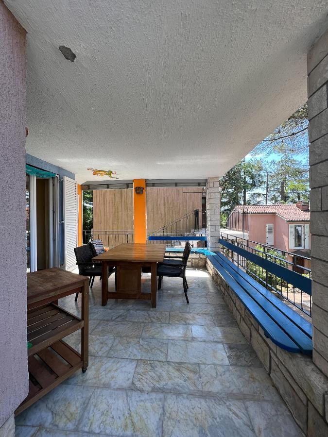 Apartment 25 *